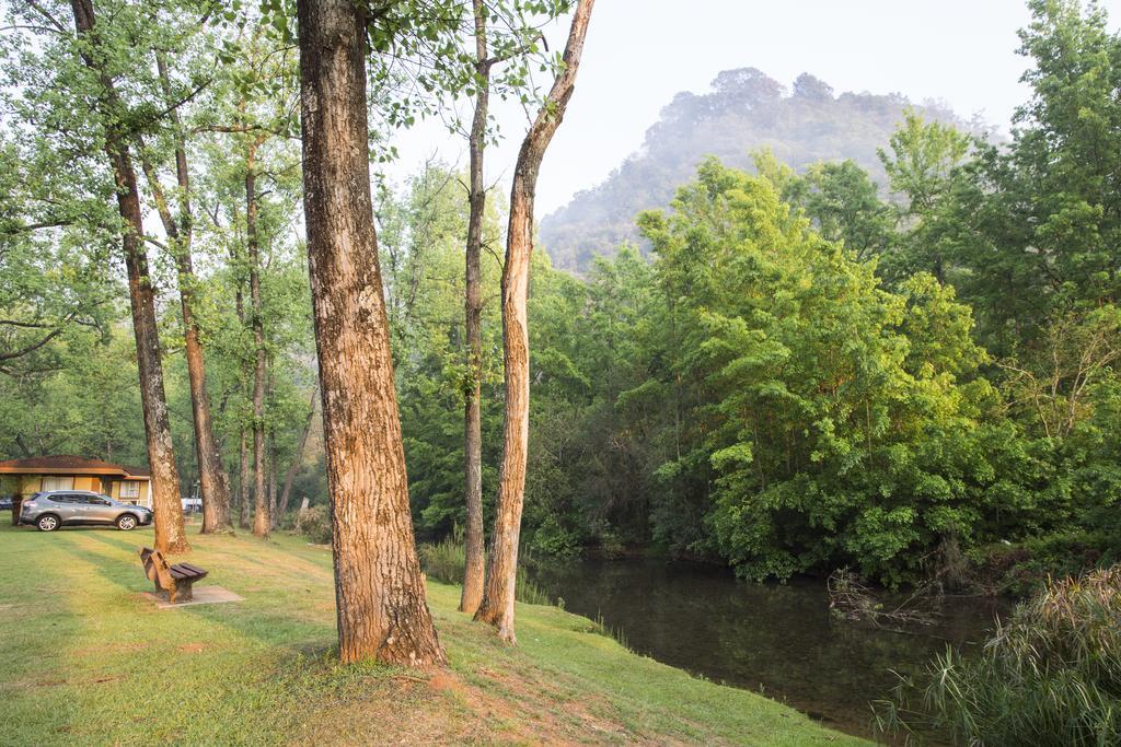 Merry Pebbles Resort Sabie Exteriör bild